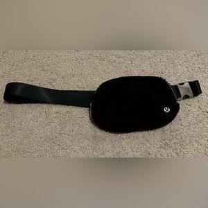 Lululemon Everywhere Fleece Belt Bag